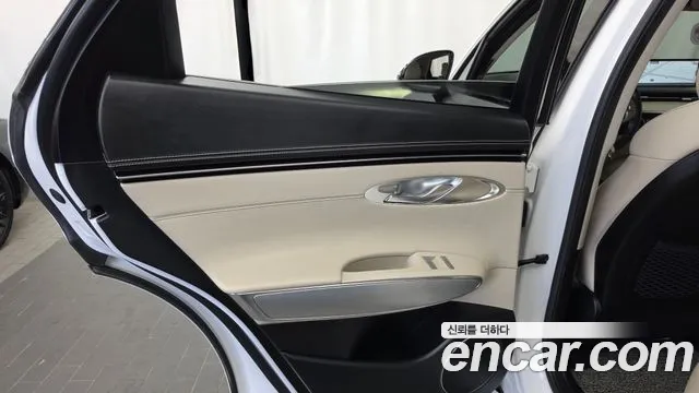 Genesis GV70 — Фото автомобиля 14