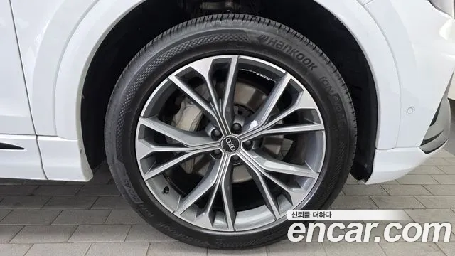 Audi Q8 55 TFSI quattro Premium — Фото автомобиля 18