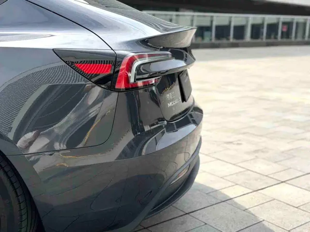 Tesla Model 3 — Фото автомобиля 7