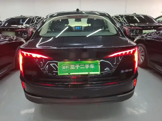 Hongqi E-QM5 — Фото автомобиля 5