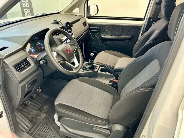 Wuling Zhengcheng — Фото автомобиля 6