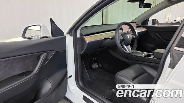 Tesla Model Y — Фото автомобиля 15