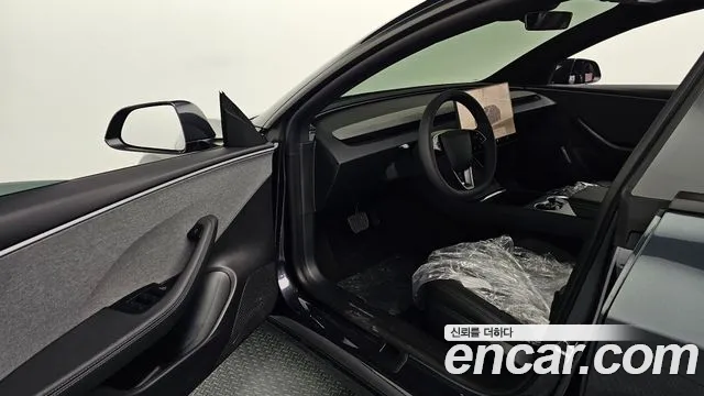 Tesla Model 3 — Фото автомобиля 15