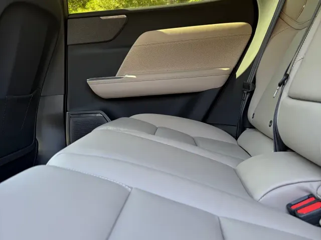 Volvo XC70 Plug-in Hybrid — Фото автомобиля 17
