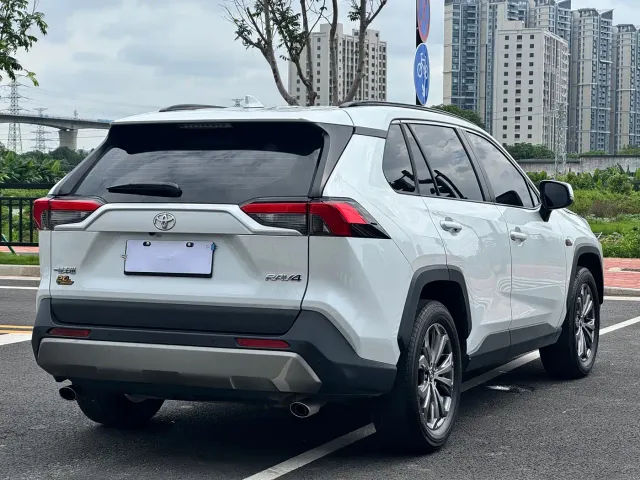Toyota RAV4 — Фото автомобиля 12