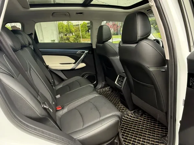 Geely Boyue — Фото автомобиля 15