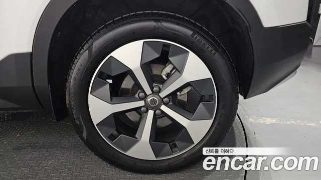 Вольво XC40 — Фото автомобиля 20