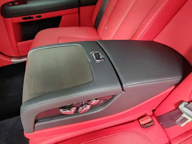 Rolls-Royce Ghost — Фото автомобиля 15