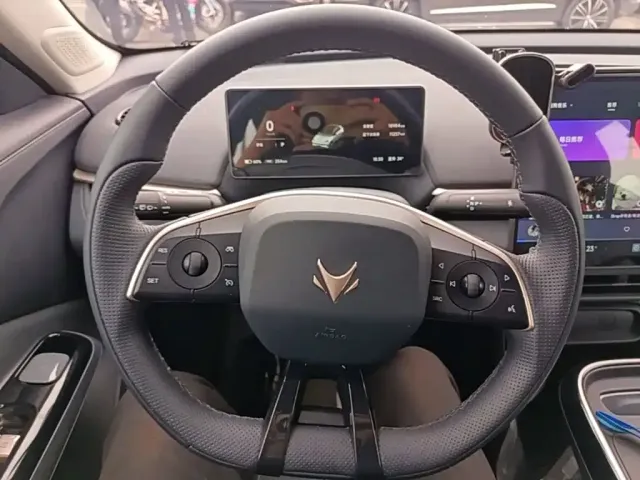 Arcfox T1 — Фото автомобиля 10