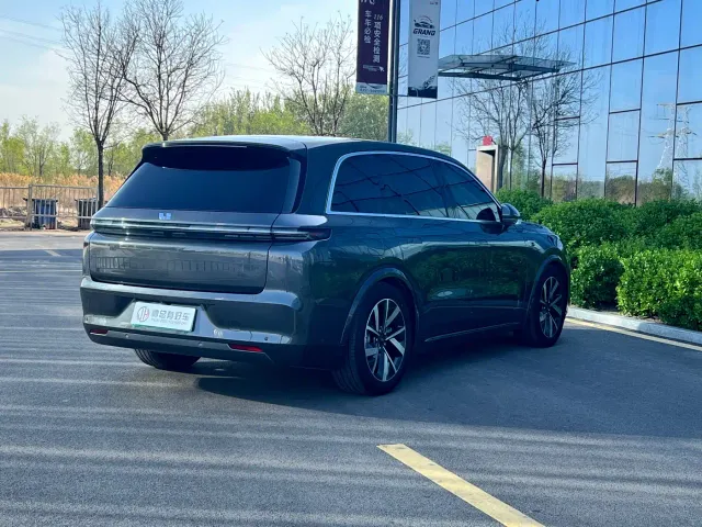 Li Auto L8 — Фото автомобиля 4