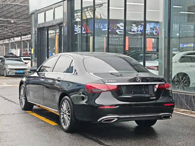 Mercedes-Benz E-Class — Фото автомобиля 6