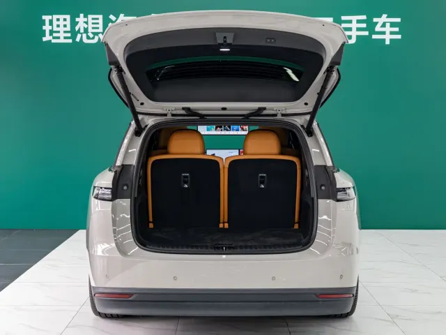 Li Auto i8 — Фото автомобиля 17