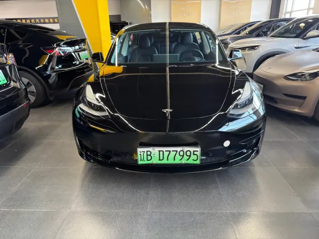 Tesla Model 3 — Фото автомобиля 2