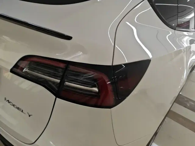 Tesla Model Y — Фото автомобиля 7