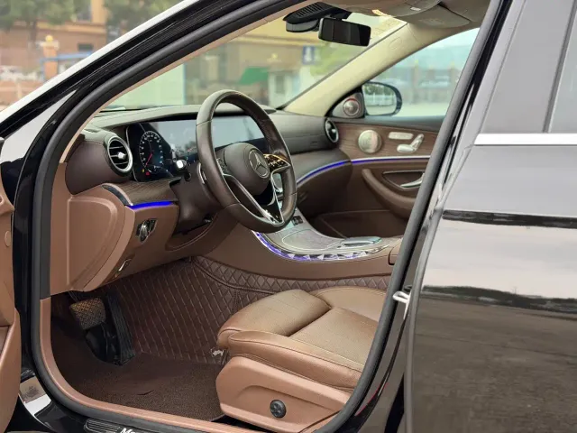 Mercedes-Benz E-Class — Фото автомобиля 6