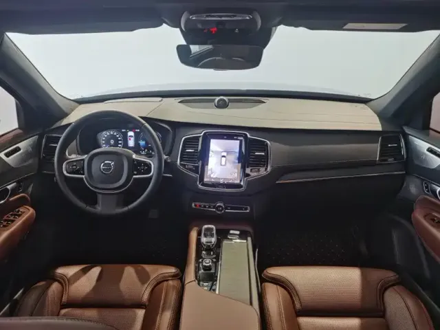 Volvo XC90 — Фото автомобиля 8