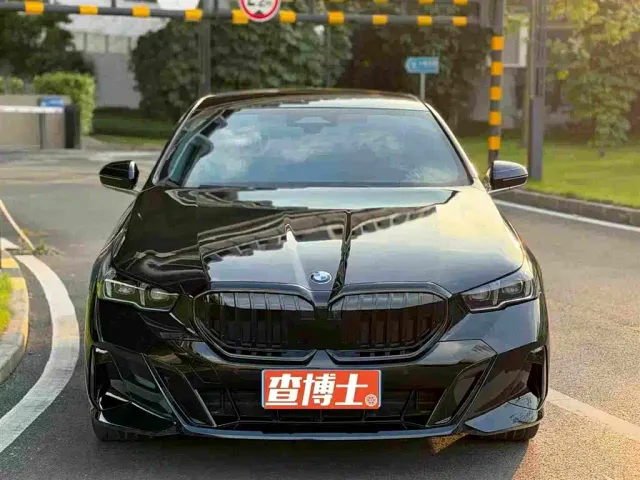 BMW 5 Series — Фото автомобиля 2