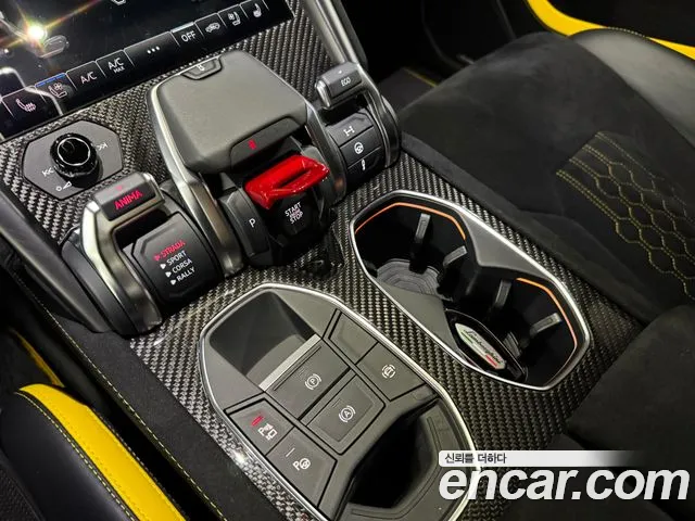 Lamborghini Urus — Фото автомобиля 10