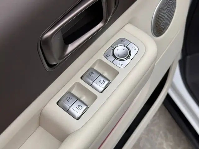 Li Auto MEGA — Фото автомобиля 15