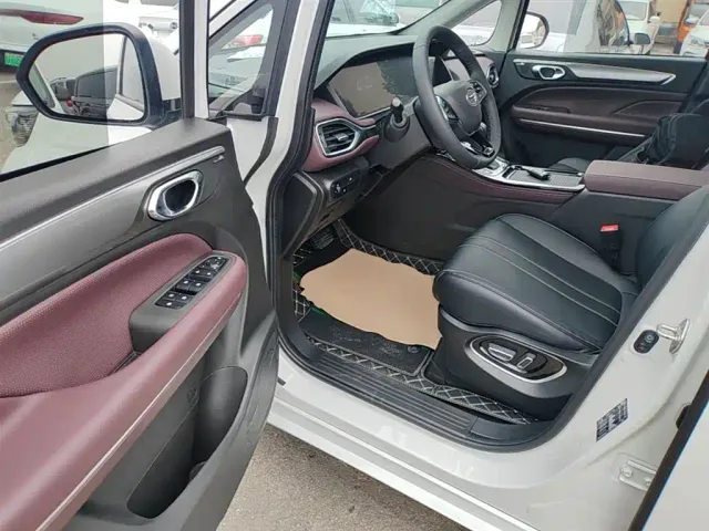 GAC Trumpchi M6 — Фото автомобиля 15