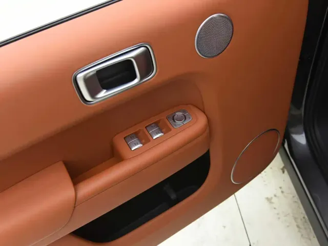 Li Auto L8 — Фото автомобиля 13