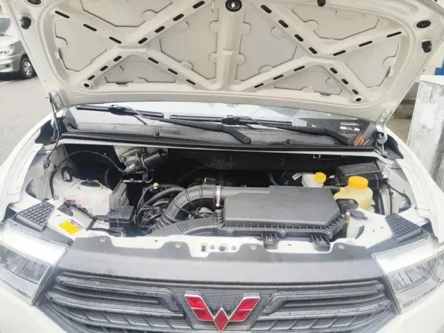 Wuling Hongguang V — Фото автомобиля 3