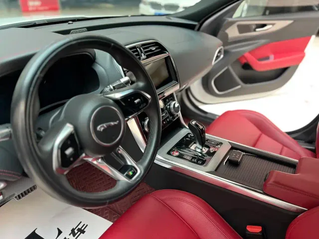 Jaguar XEL — Фото автомобиля 18