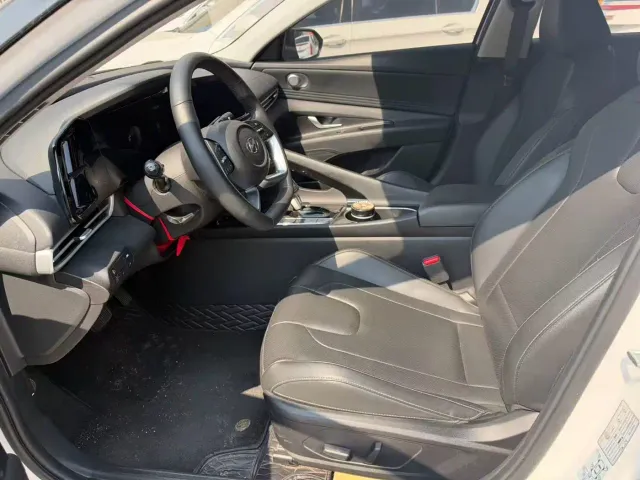 Hyundai Elantra — Фото автомобиля 6