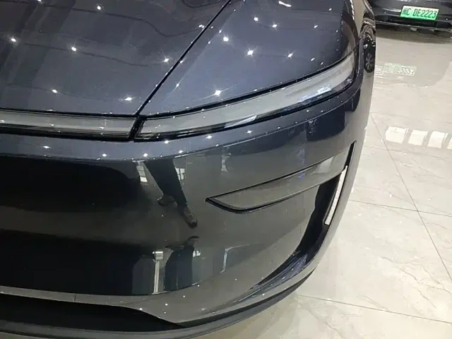 Tesla Model Y — Фото автомобиля 23