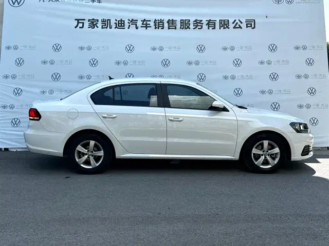 Volkswagen Lavida — Фото автомобиля 4