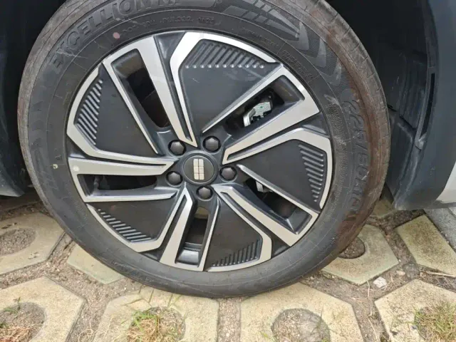Geely Galaxy Starship 7 EM-i — Фото автомобиля 25