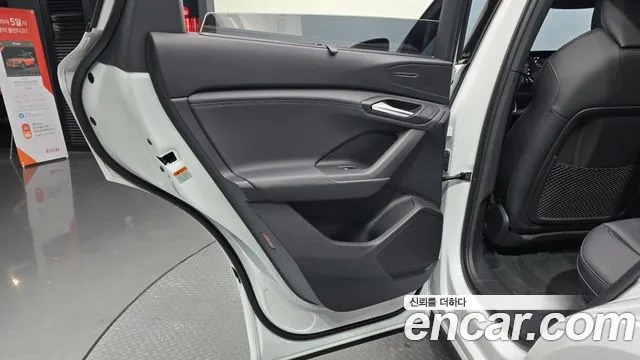 Audi Q6 e-tron — Фото автомобиля 17