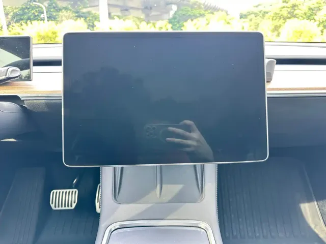 Tesla Model Y — Фото автомобиля 15