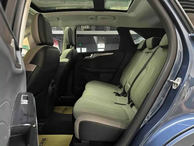Ford Escape — Фото автомобиля 11