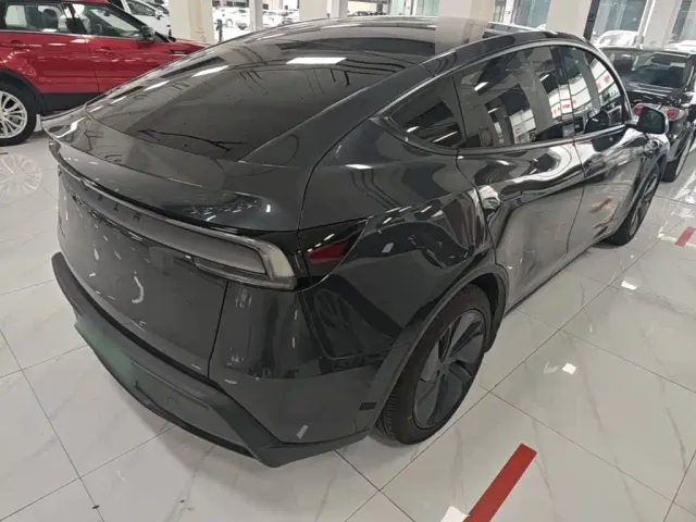 Tesla Model Y — Фото автомобиля 4