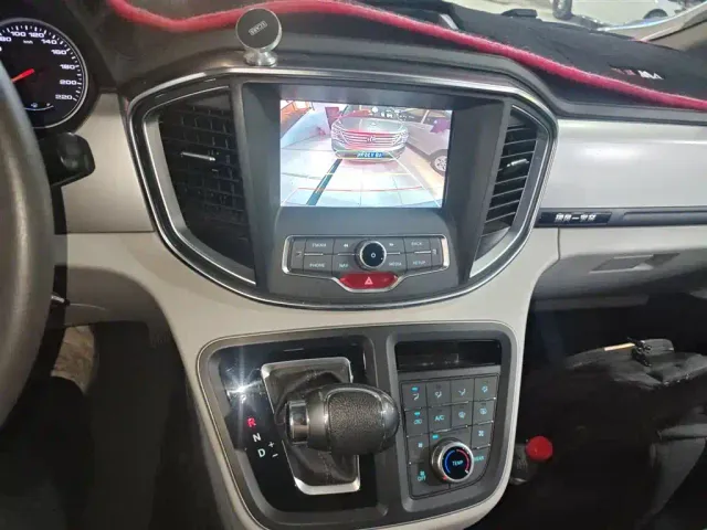 JAC Refine M4 — Фото автомобиля 12