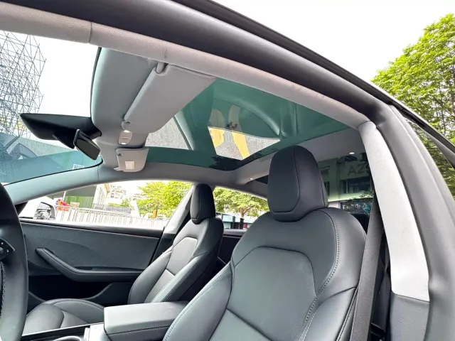 Tesla Model 3 — Фото автомобиля 22