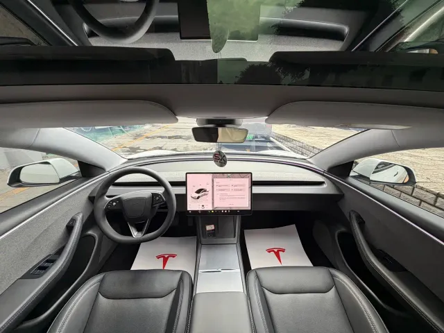 Tesla Model 3 — Фото автомобиля 7