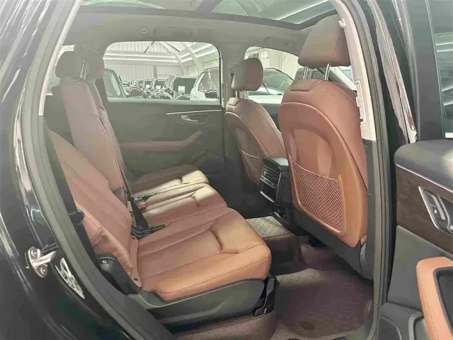 Audi Q7 — Фото автомобиля 16