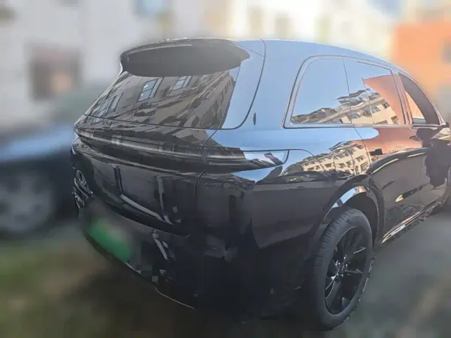 Li Auto L8 — Фото автомобиля 4