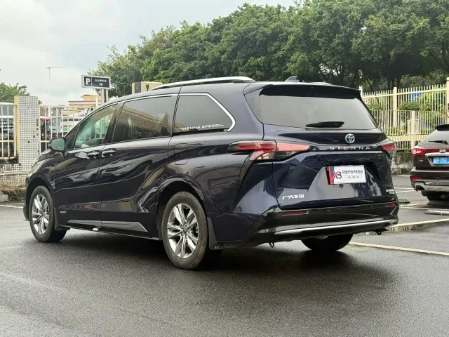 Toyota Sienna — Фото автомобиля 7