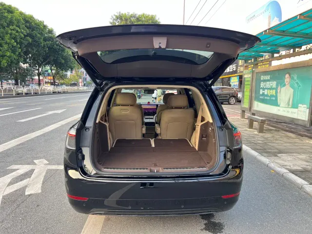 AITO Wenjie AITO M9 2024 Extended Range Ultra 42kWh 6-Seater — Фото автомобиля 29
