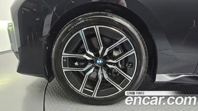 BMW 7-Series 7 серия (G70) 740i xDrive M Sport — Фото автомобиля 4