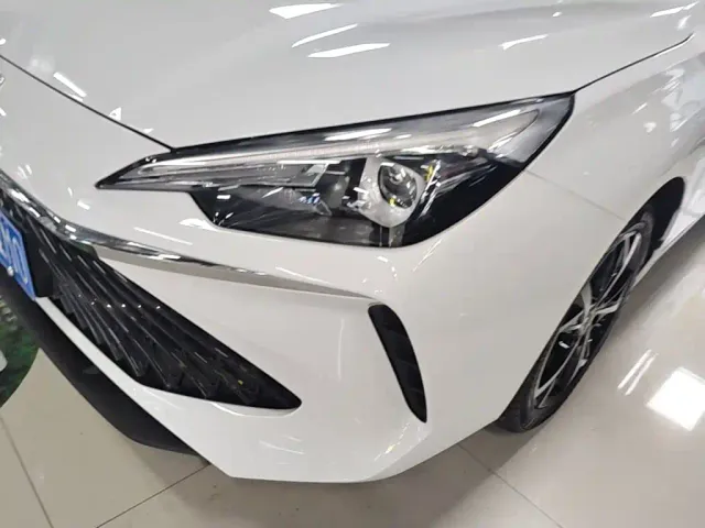 Roewe i5 — Фото автомобиля 23