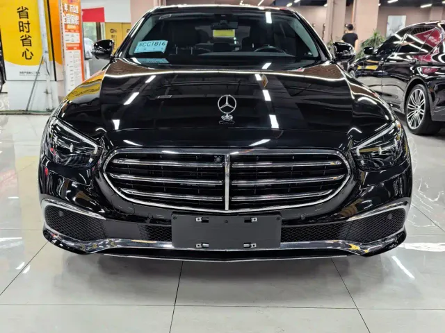 Mercedes-Benz E-Class — Фото автомобиля 2