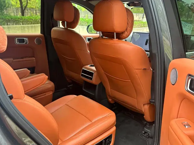 Li Auto L8 — Фото автомобиля 17