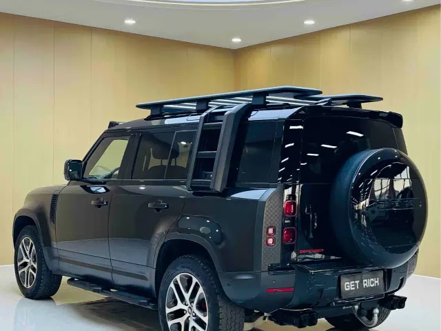Land Rover Defender — Фото автомобиля 7