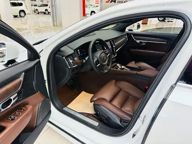 Volvo S90 — Фото автомобиля 7