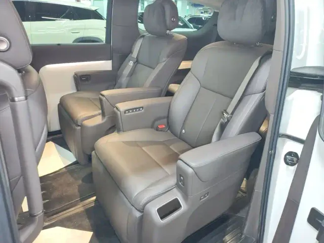 Li Auto MEGA — Фото автомобиля 16