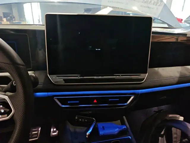 Volkswagen Tiguan L — Фото автомобиля 12